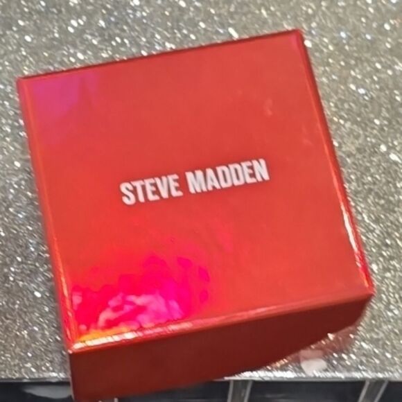 Steve Madden Heart Hoop Earring Set - Picture 6 of 6